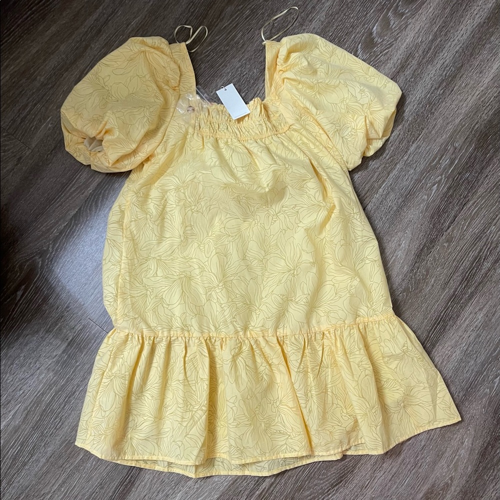 Yellow puff sleeve dress size small. Worn once